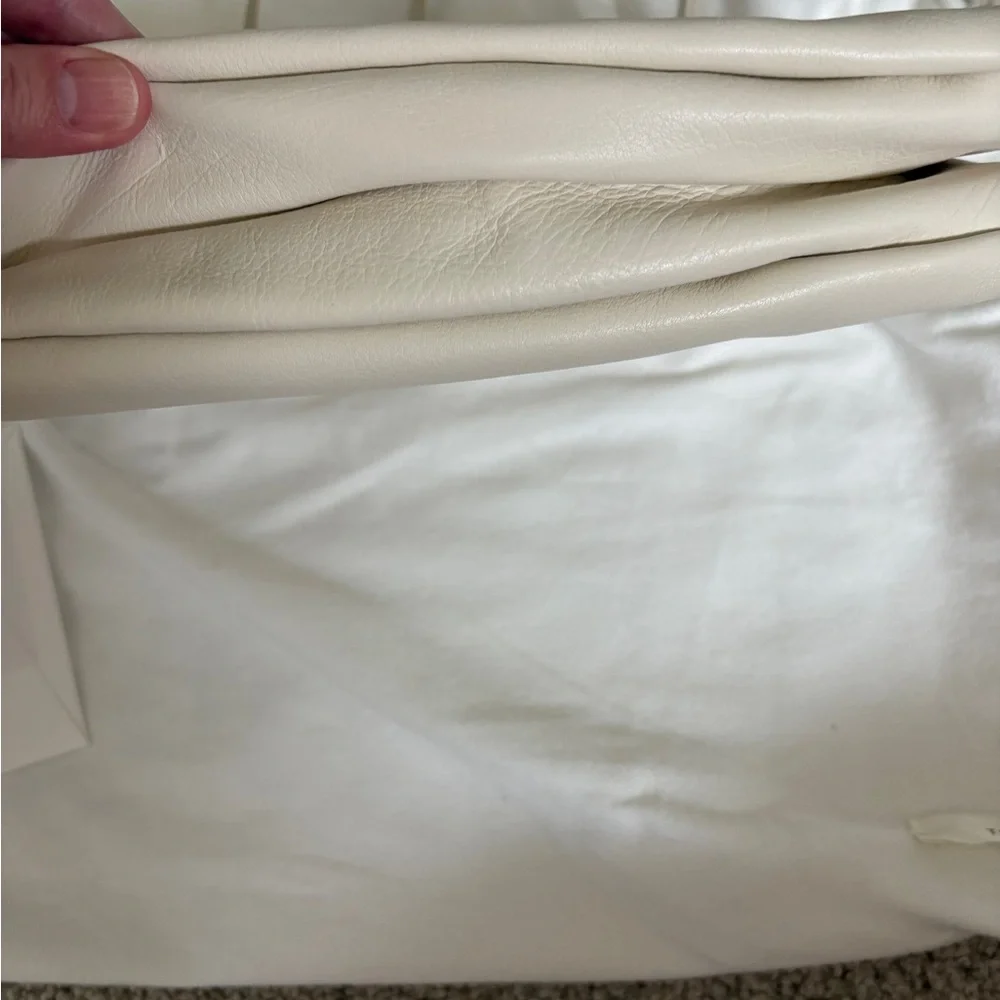 The row Elegant White Leather Shoulder Bag - Picture 4 of 6